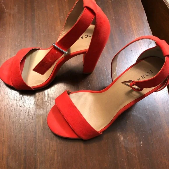 Heels - Picture 2 of 9